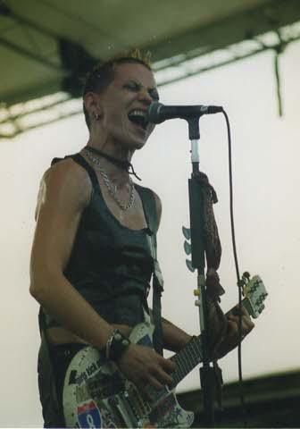 F2b Happy Birthday Joan Jett!! Here\s a pic I took in 1999 