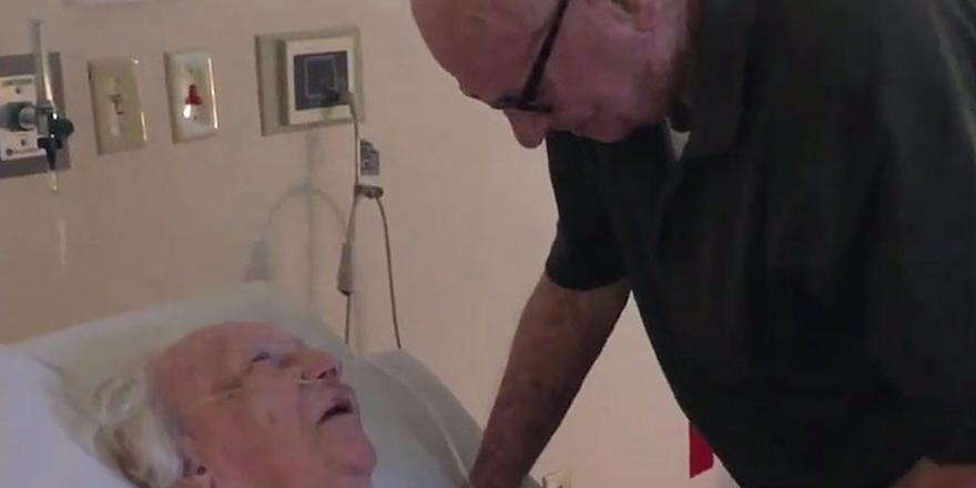 people's tweet photo. Prepare to sob. 92-year-old man sings beautiful love song to dying wife http://t.co/N259Ldsngk http://t.co/nzLmjxtKPU