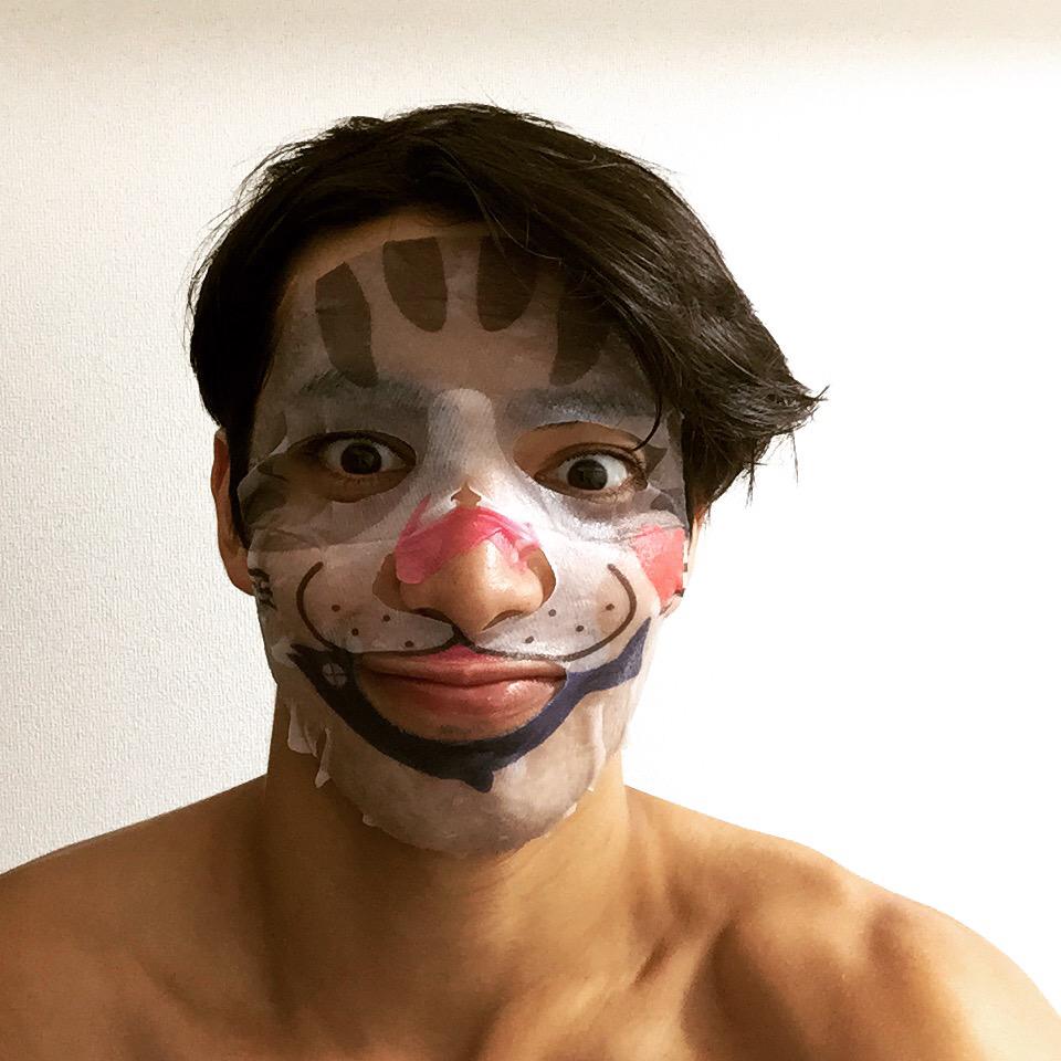 johnlife0125's tweet photo. 世界大会に向けてケアケア(^ω^)
Facial Pack...lol #facialpack #puresmile #cats #likeforlike #like4like #like #model #lol #猫 http://t.co/lEcZgqVAT6