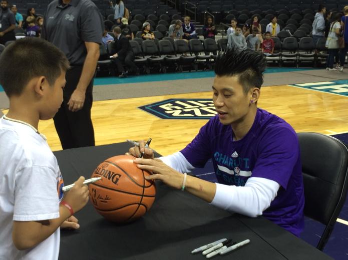EasleyMatt's tweet photo. Kyle at The Hive with NBA favorite and Hornets newcomer Jeremy Lin.  Great night tonight :D #BUZZCITY http://t.co/15YM0VOf1g