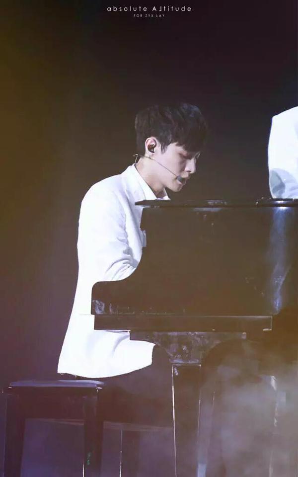 naive_yixing's tweet photo. some things never change :') http://t.co/dmItBPLafK