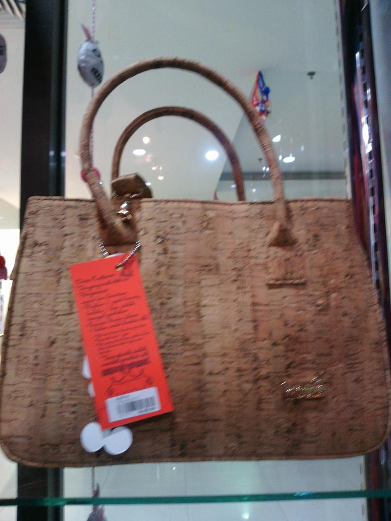 Hay RW lovers ada tas kami yg cntik dan imut tas EVE bisa di jnjung bisa jg jdi slempang hargax:Rp: 282.000