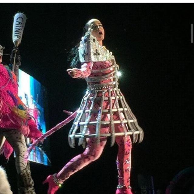 Katy Perry >> The Prismatic World Tour - Página 7 CPjoN1HWgAA1iGH