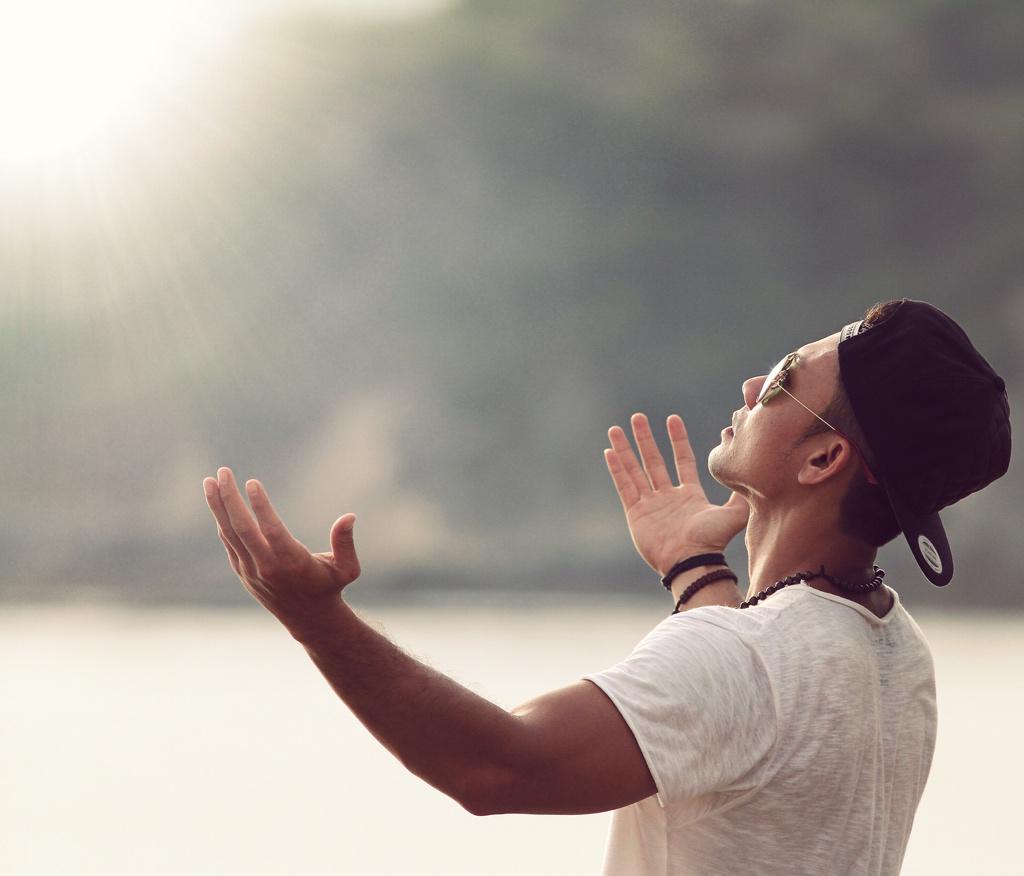 Tetapi aku, aku akan masuk ke dalam rumah-Mu, sujud menyembah ke arah Mu, dengan takut akan Engkau.