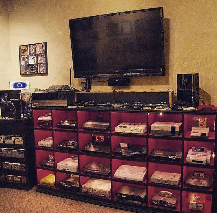 BasebaIIPlayers's tweet photo. Legit every video game system man cave goals http://t.co/yxxwqMDMnc