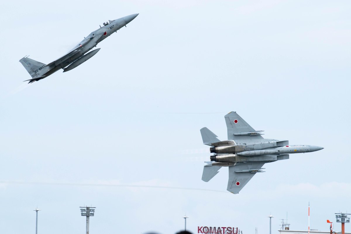 小松基地 航空祭２０１５ １４ ７万人の人出 ブルーインパルス 航空祭 過去１０年で最高の人出 Togetter