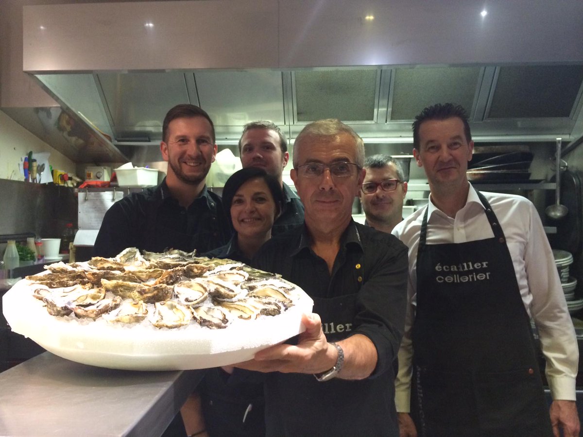 MaisonCellerier's tweet photo. Belle soirée à la Maison Cellerier pour cette 2ème édition de La plus grande table des Ecaillers ! @LesHallesdeLyon http://t.co/KM8ORyftGC