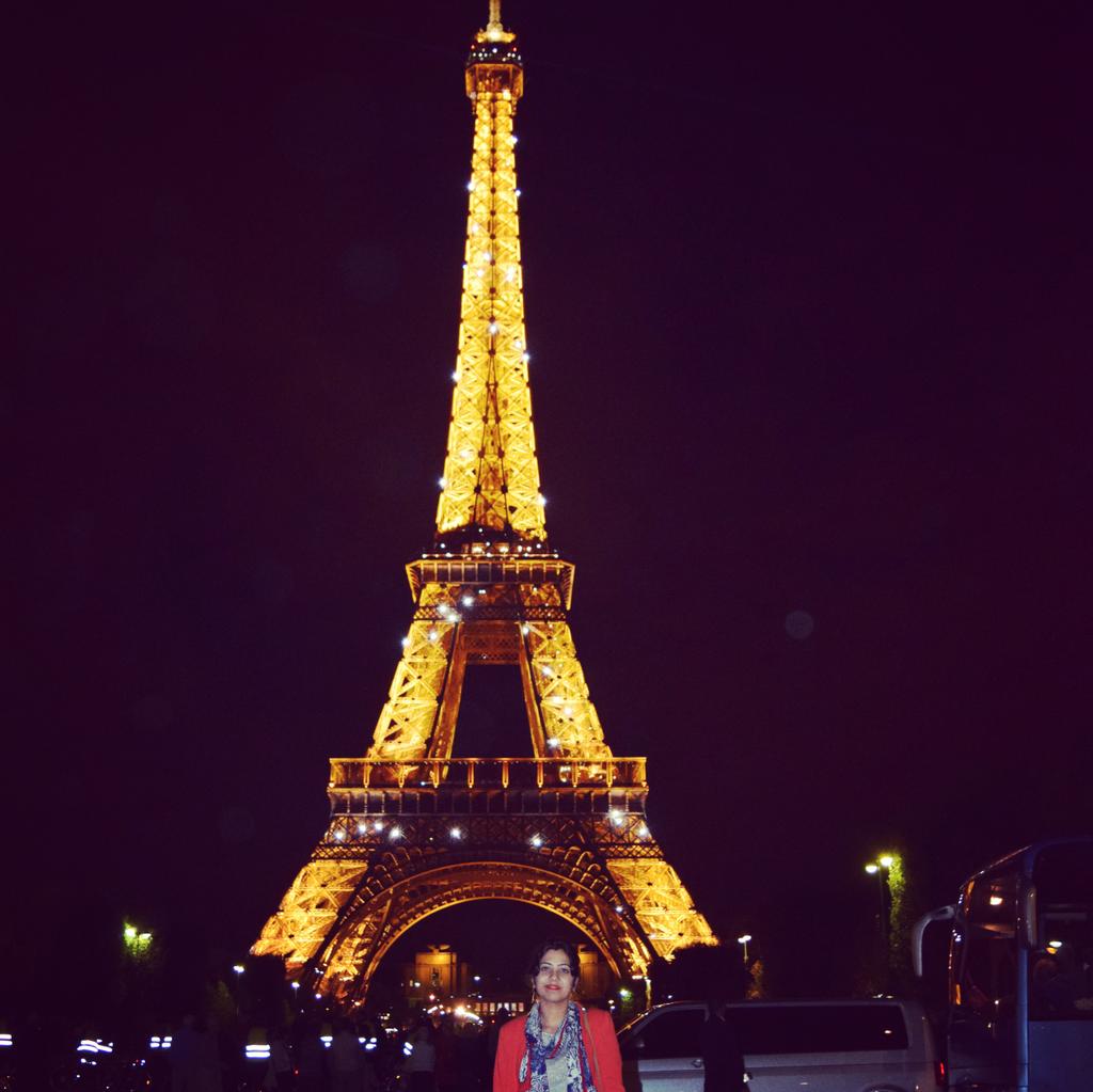thepinktrends's tweet image. #eiffeltower at night.What a beauty. #eiffelatnight #indiantravelblog #ilovetotravel #traveldiaries  #budgeteurotrip