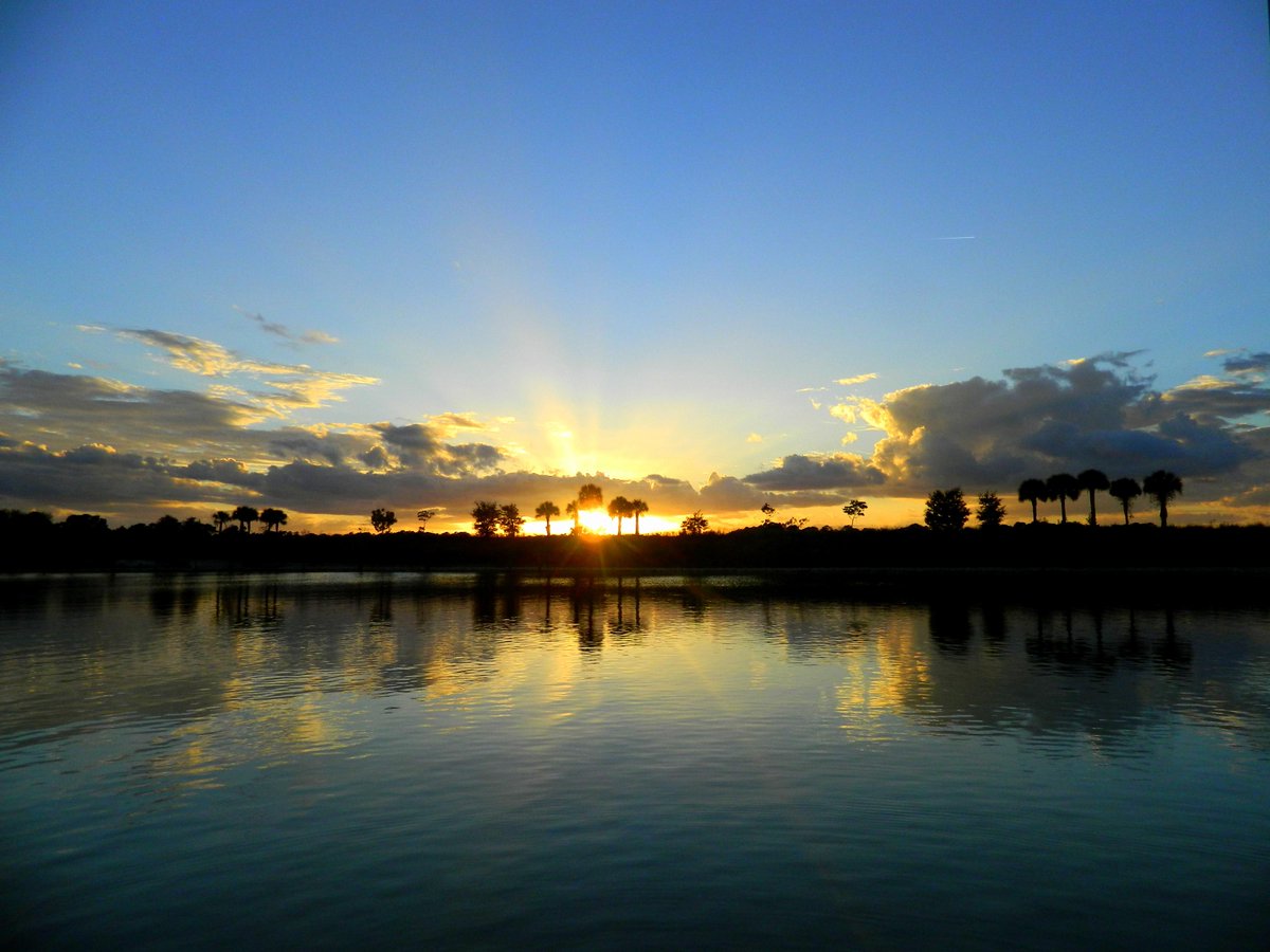 Skier addict ? Can't stop #waterskiing ?
Get a time-sharing pass and our lake is yours !

edenskilake.com/#!time-sharing…