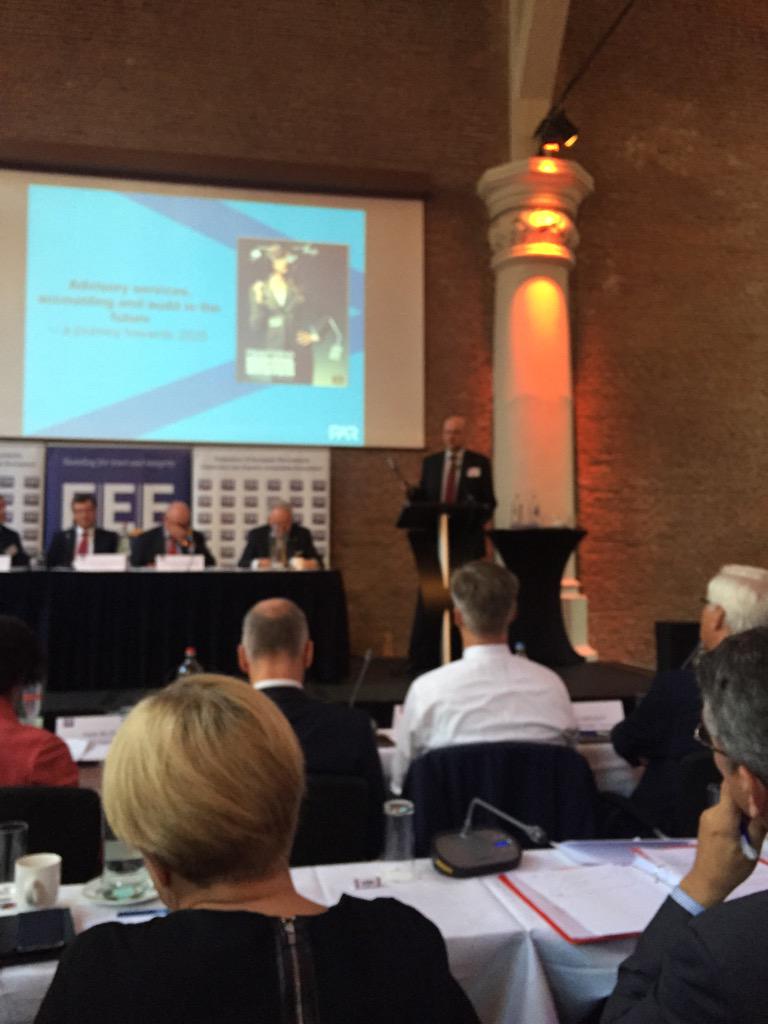 Nå diskuteres revisjonsprofesjonens framtid på #FEEAmsterdam15 @DanBrannstrom i hovedrollen