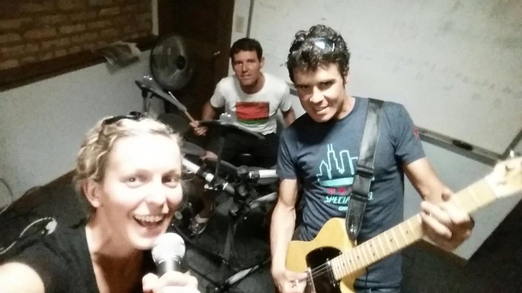 Jgomeznoya's tweet photo. So what do you do the day after your 5th world title? Starting a band with @annekejenkins and @RubenFigueres ? ;) http://t.co/8zxabAY6BC