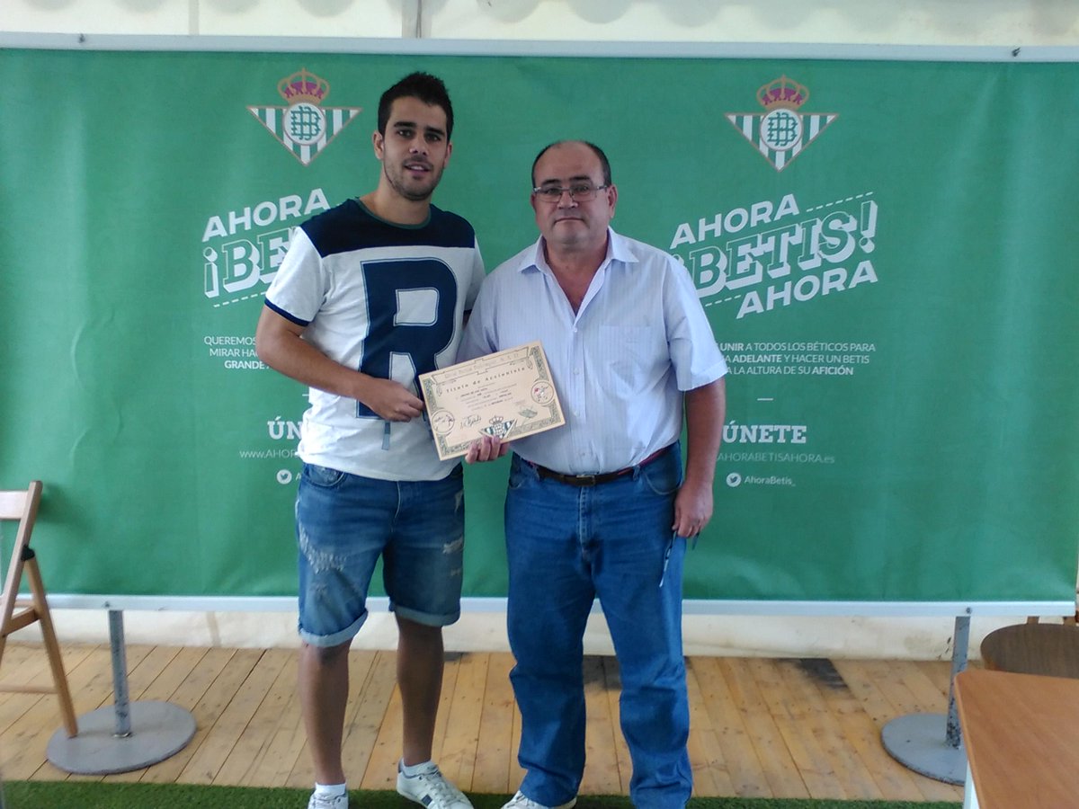 AhoraBetis_'s tweet photo. Gracias a los que hoy también os estáis acercando a la carpa. Acción a acción lo vamos a conseguir #AhoraBetisAhora http://t.co/0d8f829TWq