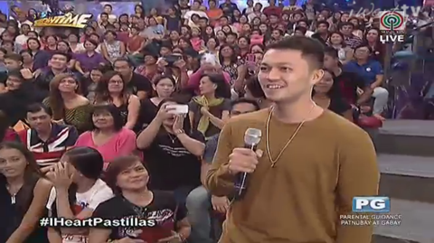 itsShowtimeNa's tweet photo. GRAAAAABEEEEE!!!! Let's welcome our mystery guy, Richard!!! #IHeartPastillas http://t.co/XfTL5JaOpk