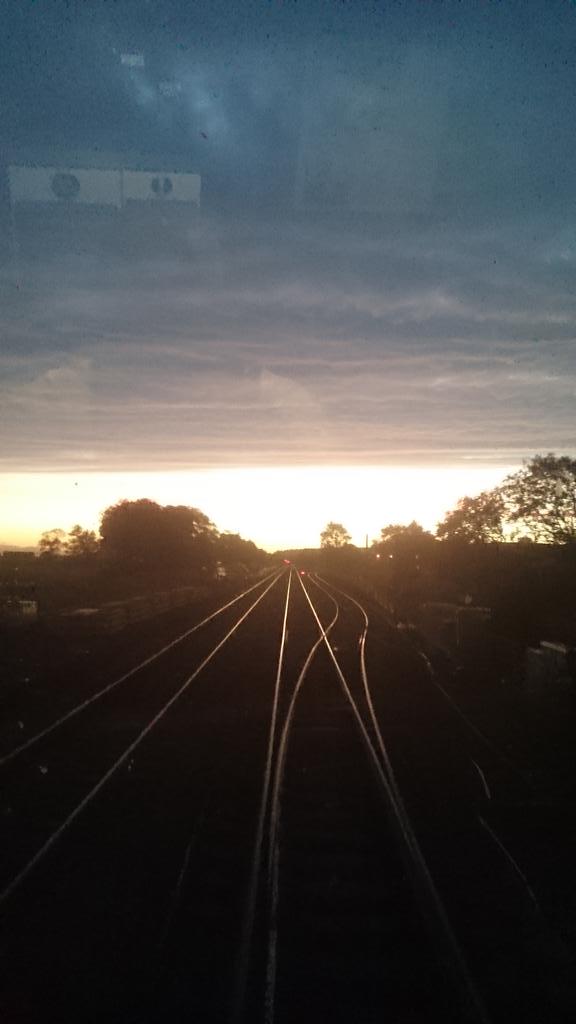 Morrie1981's tweet photo. Nice sky right now #Dawn #Scotland #ViewAtWork http://t.co/QZgTIxYeEt