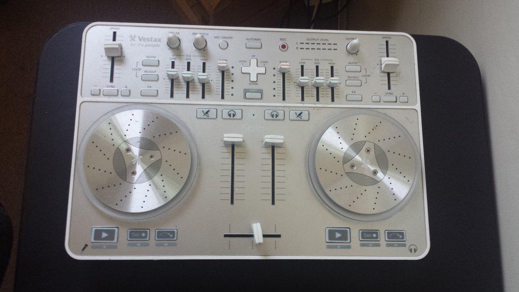 ThatGuyFlash's tweet image. Selling this Vestax Dj Mixdeck DM for price #Mixdeck #DjMixdecks #Music