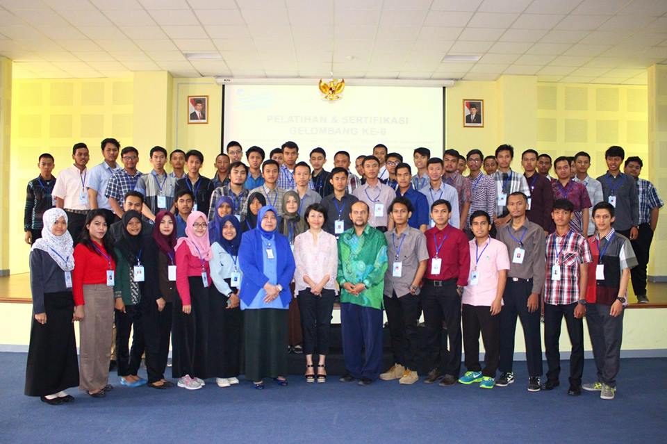 FahdaiTazri's tweet image. Walapun nyempil gak papalah yang penting bisa kefoto .. :)
#BPPTIK