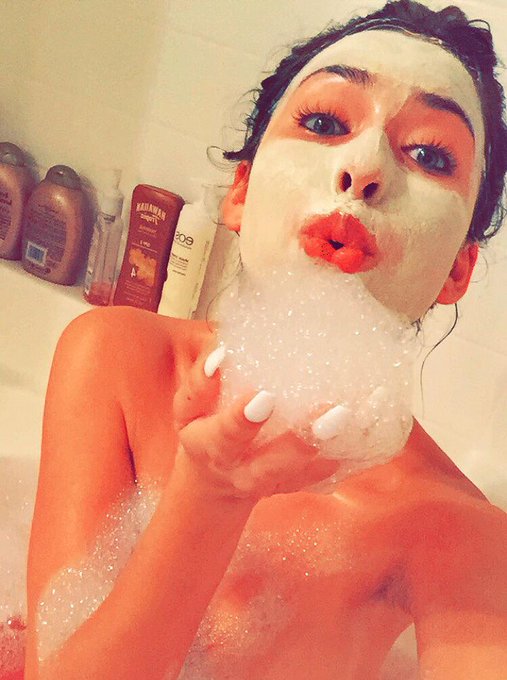 Good evening my naughty Twitter loves! 😋🛁💘  #latenightbubblebaths http://t.co/qS7aPq9Kip<a href="/tag/latenightbubblebaths"class="tags">#latenightbubblebaths</a>