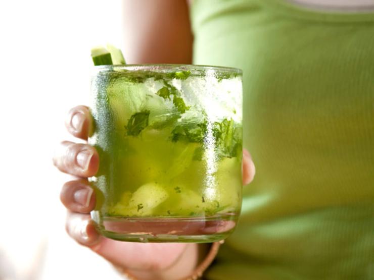 PreventionMag's tweet image. 25 must-try flavored water recipes: spr.ly/6016BKkqo