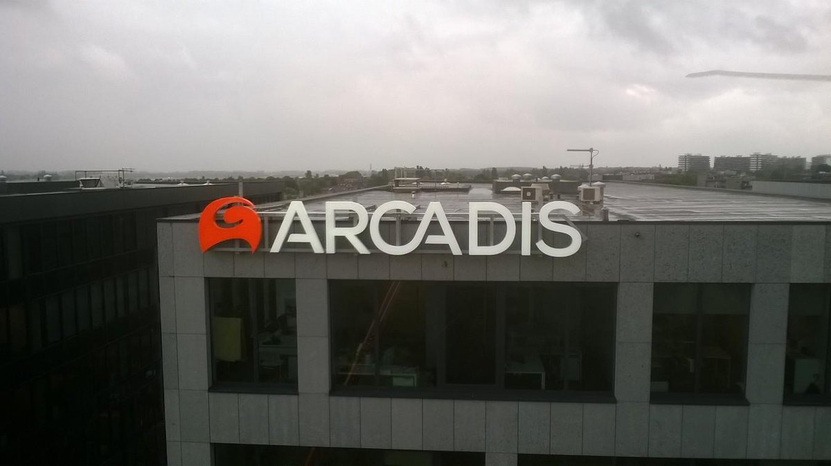 ArcadisBelgie's tweet photo. Toch een lichtpuntje dat door de regen schijnt: ons nieuw logo! Zichtbaar vanaf de ring van #Antwerpen http://t.co/4VspUsa0JG