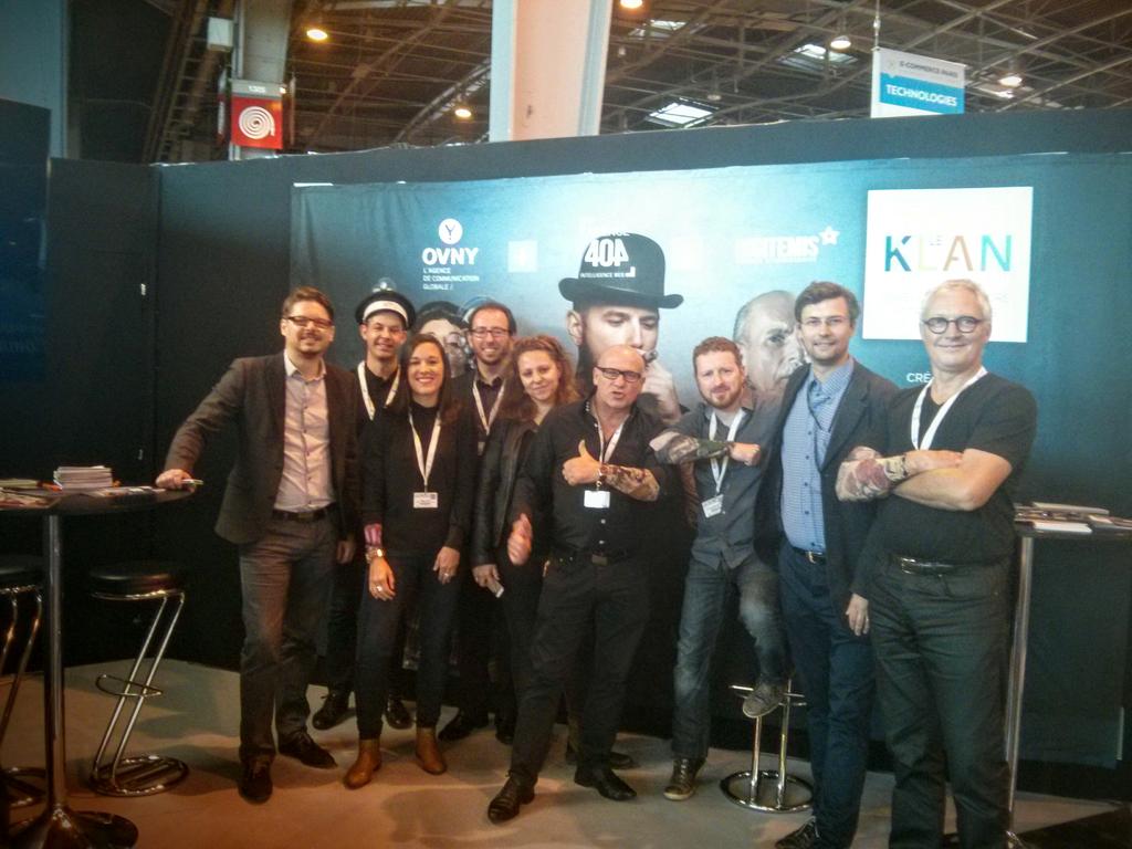 Agence404's tweet photo. Une belle ambiance sur le stand #LeKlan : J055 ! Des échanges passionnants et des gens passionnés. #ECP15 http://t.co/3AUlI9LMXb