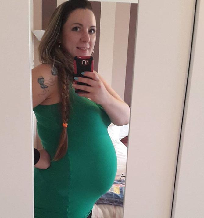 TorBearTor's tweet photo. 3 weeks ago #BabyBump at #25weeks6days. #FirstTimeMum #FTM #25weeks #26weeks #pregnant #bumpshot http://t.co/OgzNrRm0GA