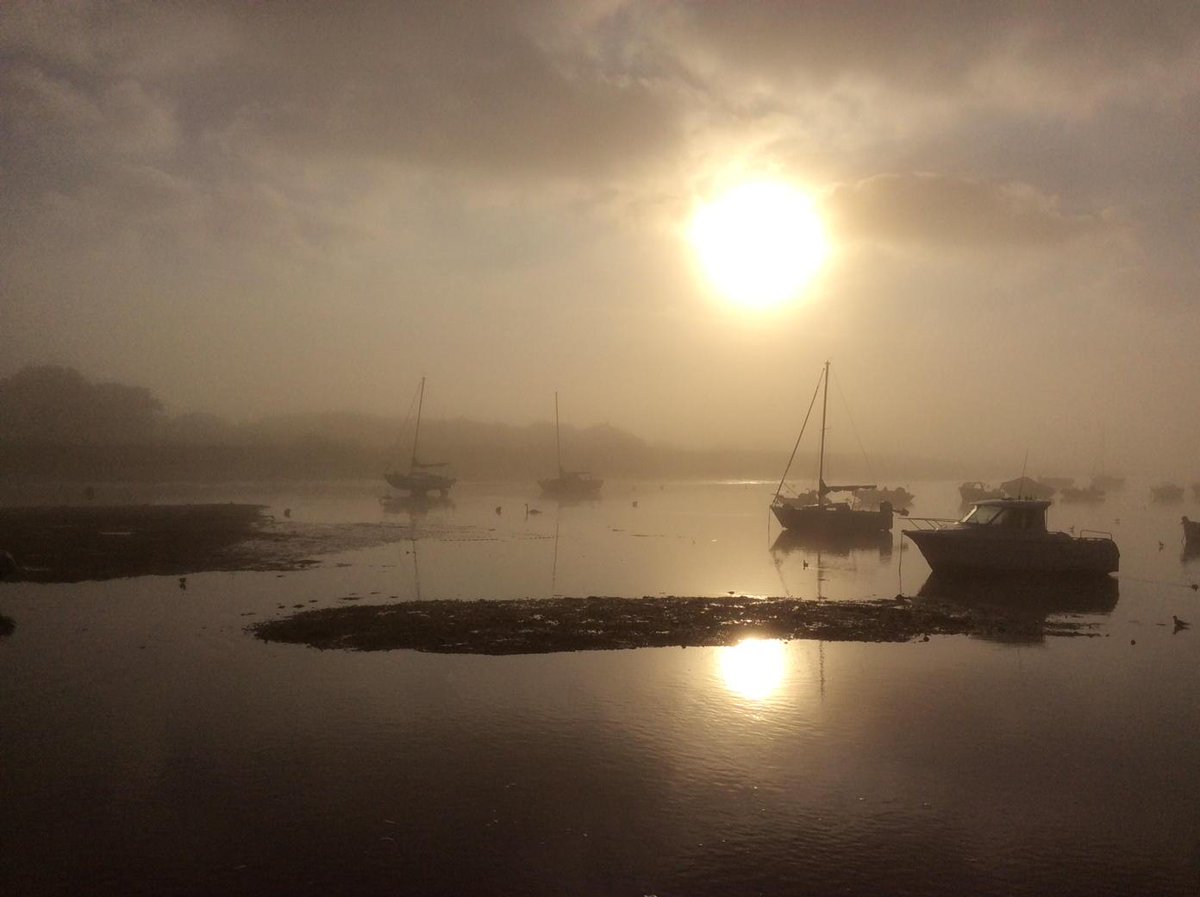 whosemazza's tweet photo. Beauty of a different sort. Makes me think of Magwich and the marshes. Dickinson did paint a very evocative picture. http://t.co/fxcJLphgJ4