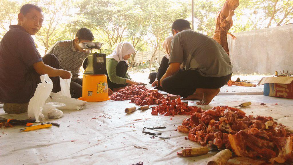 Berkurban bersama di kampus tercinta <a href="/UMYogya/">UMY</a> 
@anakUMY <a href="/bemfkikumy/">BEM KM FKIK UMY</a> <a href="/penmaruumy/">arek arek</a> <a href="/MabaUMY/">Mahasiswa Baru UMY</a> <a href="/umyjogja/">UMY</a> 
#MacbethTangga15