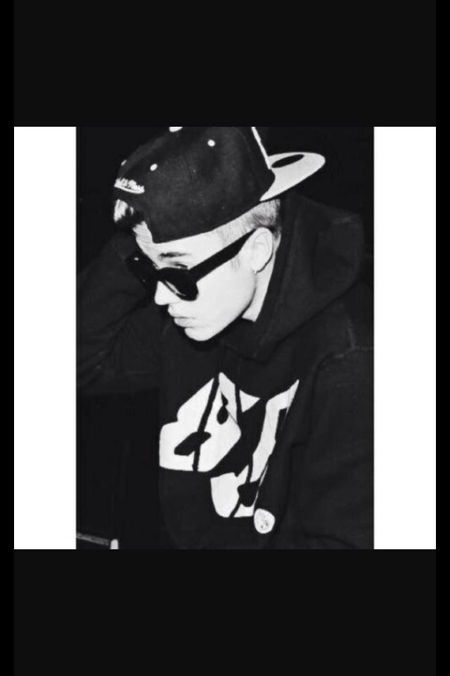 BuseKarahan15's tweet photo. #EMABiggestFansJustinBieber JUSTIN ÇOK AZ FARKLA ÖNDE DESTEK☺️@justinbieber http://t.co/97zu63Qth9