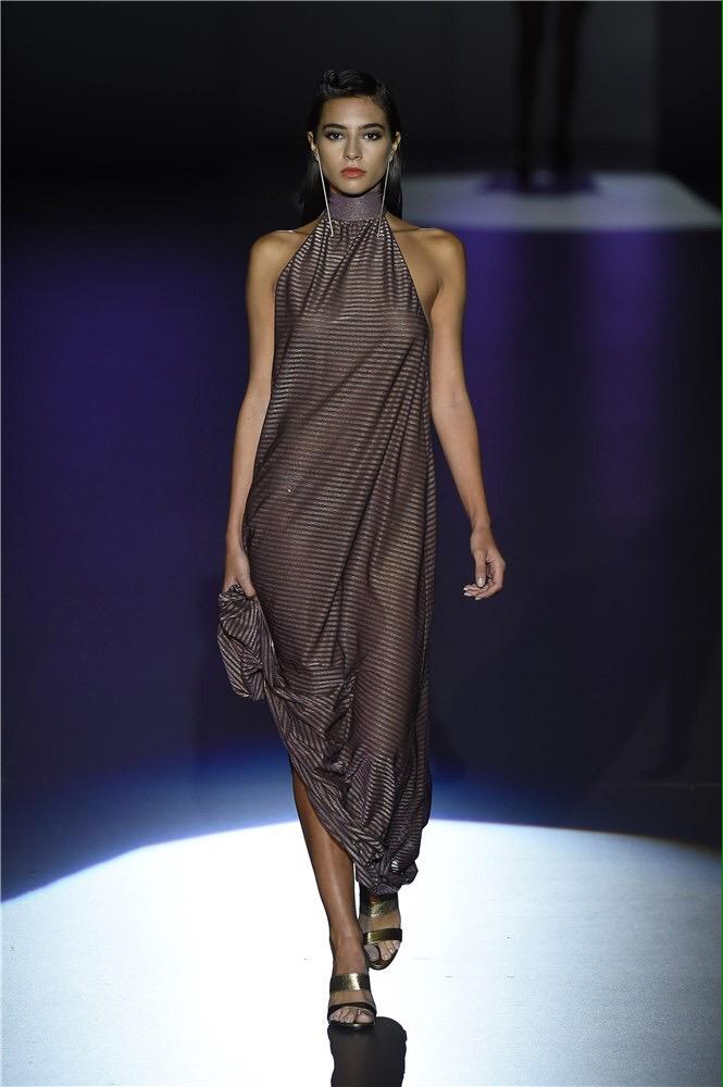 Vestidos cuellos halter para el verano 2016 ¡apúntate a la tendencia! #montsebassons #mbfw <a href="/basmarswimwear/">Basmar</a> #swimwear