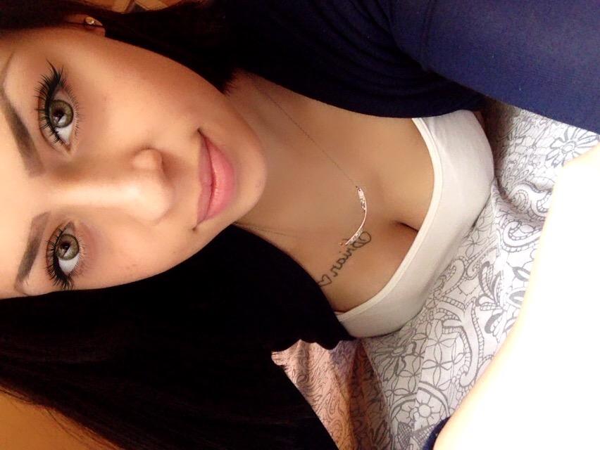 akaleix_'s tweet photo. don't really smile but hey ☺️ http://t.co/kVCBOZIbBi