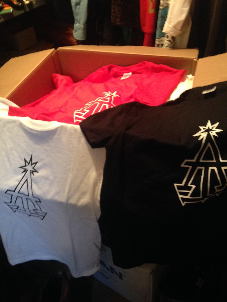 AbsentInfluence's tweet image. WE HAVE MORE TEES &amp;amp; SWEATERS IN SZ S-L IF INTERESTED DM @AbsentInfluence @Chipz_A_Hoey @scradleyorser @Drewsalum11