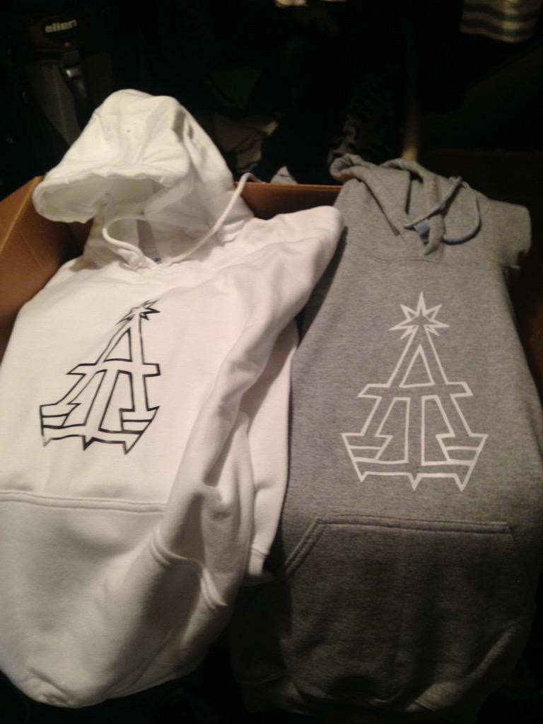 AbsentInfluence's tweet image. WE HAVE MORE TEES &amp;amp; SWEATERS IN SZ S-L IF INTERESTED DM @AbsentInfluence @Chipz_A_Hoey @scradleyorser @Drewsalum11