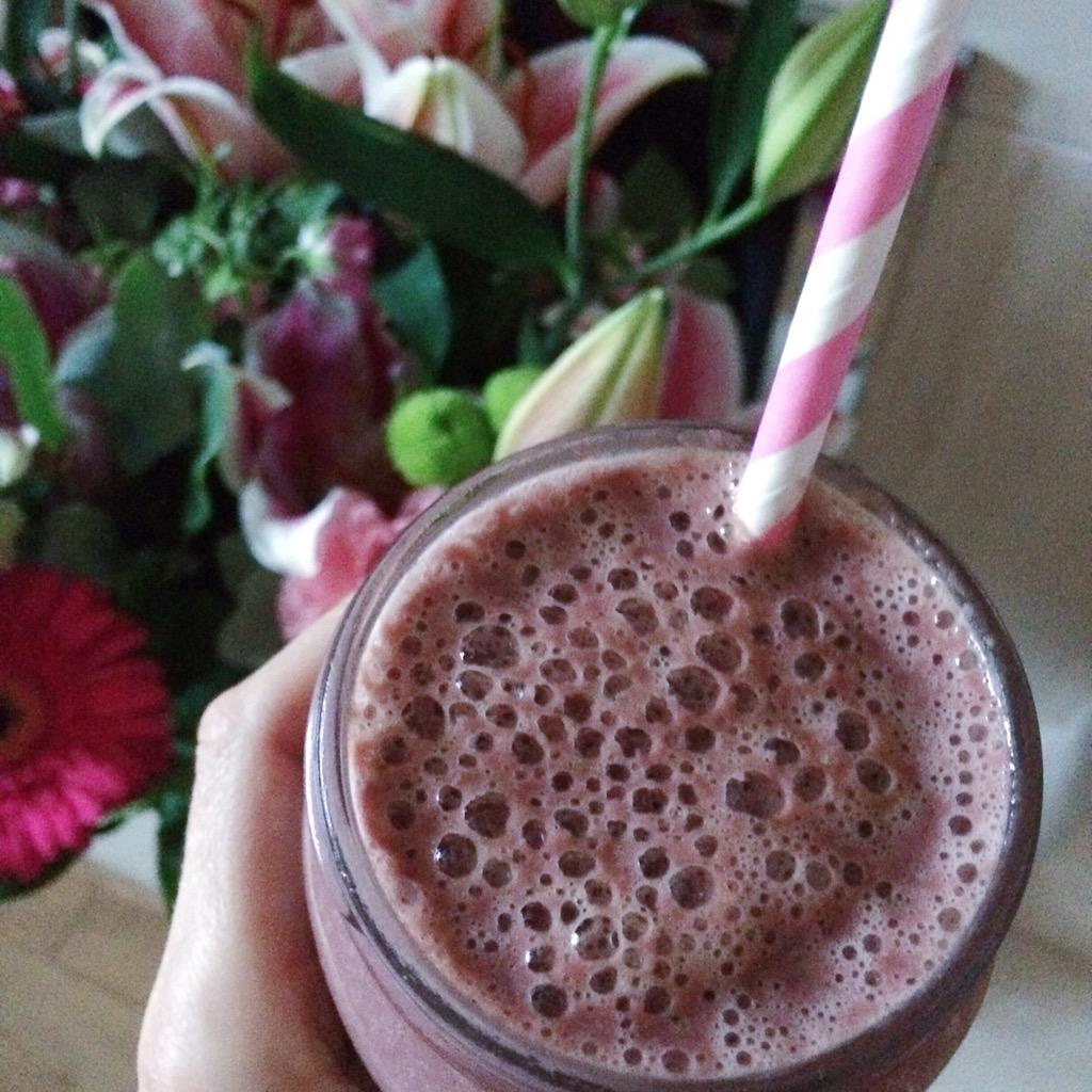 TheHonestProj's tweet image. Pink smoothie time - beetroot, kale, almond milk, banana, orange and ginger #beetrootsmoothie #breakfast