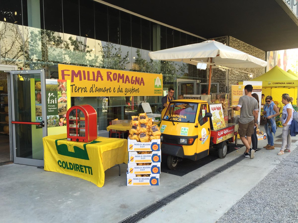 eurochefsrl's tweet photo. Questa settimana siamo all’EXPO presso la Coldiretti, una vetrina di prestigio! @Expo2015Milano #chips #patatine http://t.co/PjOWVtaxVk