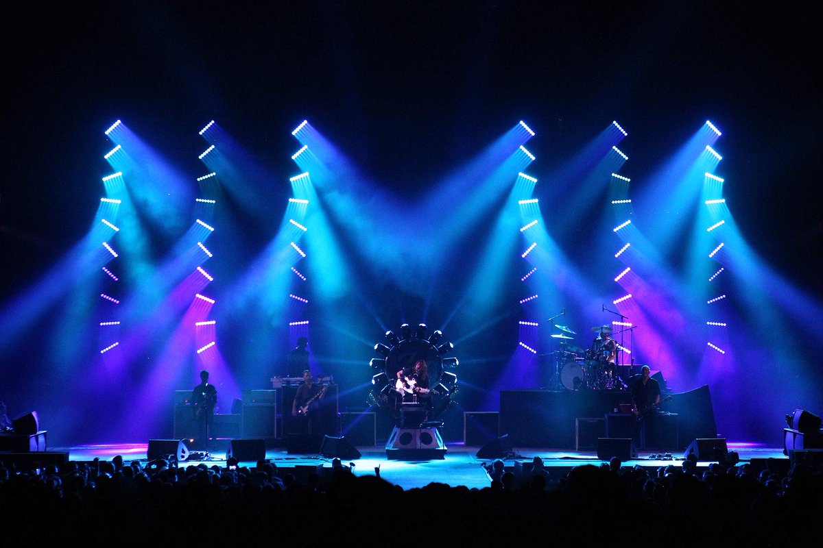 ayrtondigital's tweet photo. Dave Grohl’s Iron Throne Powered by @ayrtondigital #MagicDot™-R. http://t.co/07OMW5KqKK