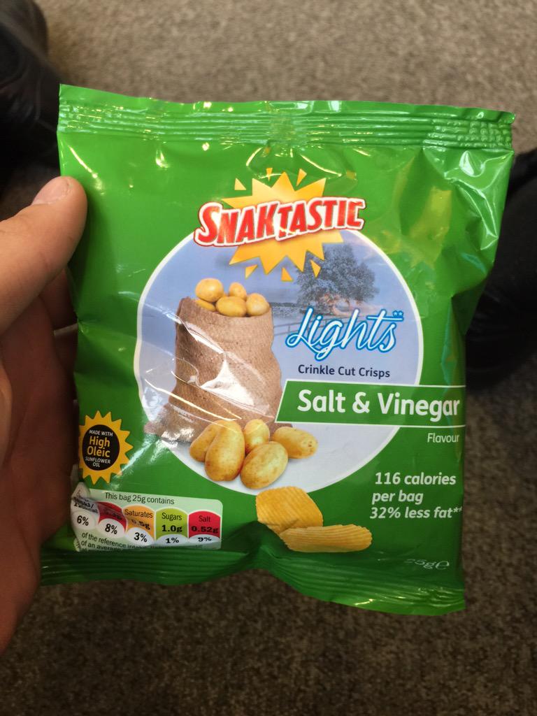 RyanKearney___'s tweet photo. Maws at the wind up again like wi these fakey crisps #SnakTastic http://t.co/zfOsxUiPvN