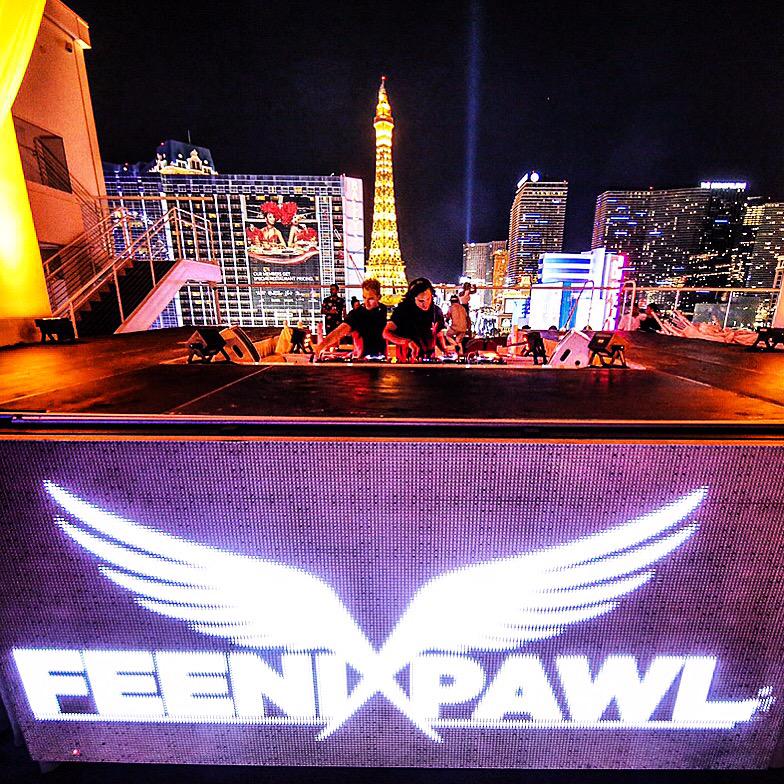 DraisLV's tweet photo. @Feenixpawl is taking over #DraisRooftop with a view at #YachtClub Tuesday's navigated by @GrooveCruise! #WingsCrew http://t.co/oLlUJhYP1A