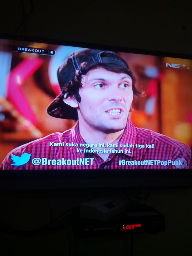 henzparistavia's tweet photo. @theshapers @anthonyshapers c'esr magnifique! Merci @breakoutnet #BreakOutNETPopPunk http://t.co/b1deATB21m