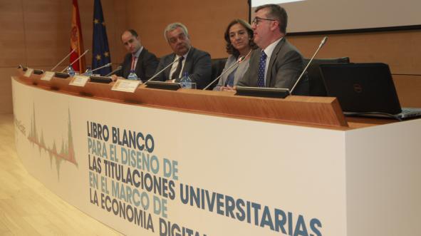 prodigitales's tweet photo. Presentado el Libro Blanco para el diseño de titulaciones en el marco de la Economía Digital’ http://t.co/EvYI8XFX57 http://t.co/GvlBcwmGIF