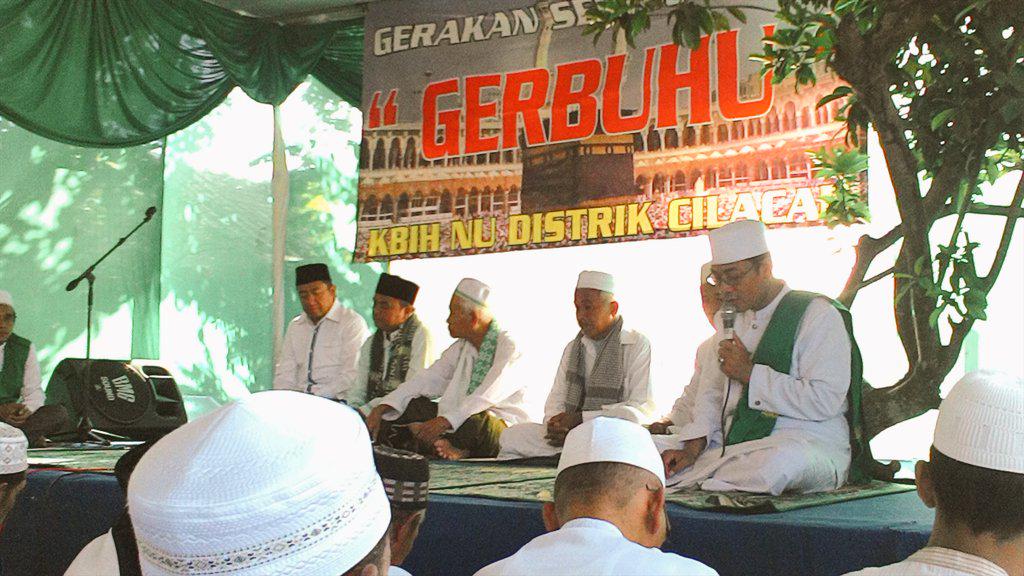 CLP_bercahaya's tweet photo. #infoCLP Bupati Bp. @TattoSPamuji ikut menghadiri Gerbuhu di Ponpes Darul Muttaqin, Lomanis Cilacap. http://t.co/VXIKl5OhON