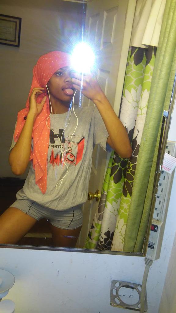 tynequa_'s tweet photo. up boreddd😩😘😇 http://t.co/XUb4XTWgdf