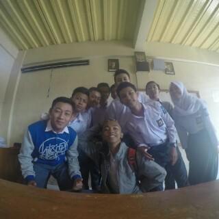 Illham__'s tweet photo. X MIA 2 #gopro #goproid #adul_termogentions #smantisu #sman3sumedang #pendul #botak #inimahsumedang #hero4 http://t.co/EHNGJH2O4b
