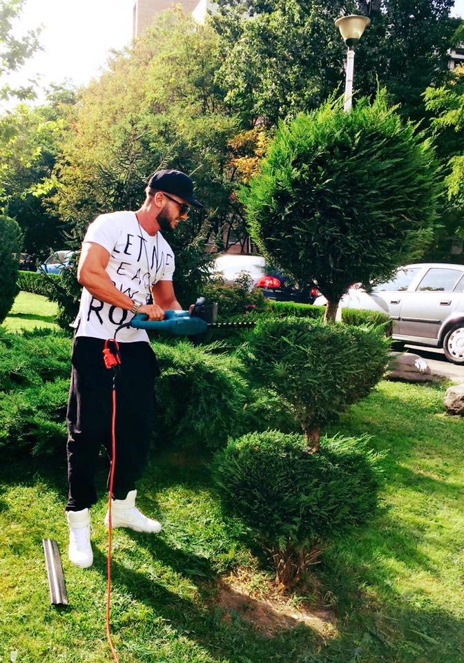 Dorianpoppa's tweet photo. Baiatu' tunde :))) nu facem noi boscheții ăștia sa arate super cool ? :))) #newlook http://t.co/ysVSErpTH4