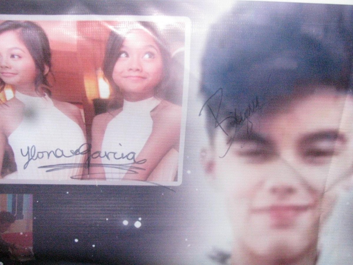 BLMagicCEBU's tweet photo. That moment when @OfficialBaileyM &amp; @ylona_garcia  signed our TARP 😆😍🙈💛💛💛 I love you guys so much 😚😝💛 http://t.co/WkDa9opm1l