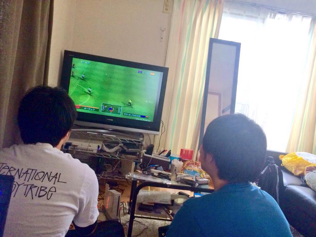 OkBoc's tweet photo. シルバーウィークは同期と飲み行って、先輩PT・職場同期とウイイレ、スマブラ〜朝まで釣り、天使バイトメンバーと飲み〜カラオケオール。充実してました。あざます http://t.co/KfQR32rtTU