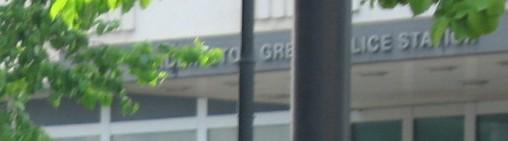 lapin47's tweet photo. @lesechogaucho Je rappelle l'origine de cette photo : Londres (devant un commissariat) #FNmenteurs http://t.co/g7IMafhI9A