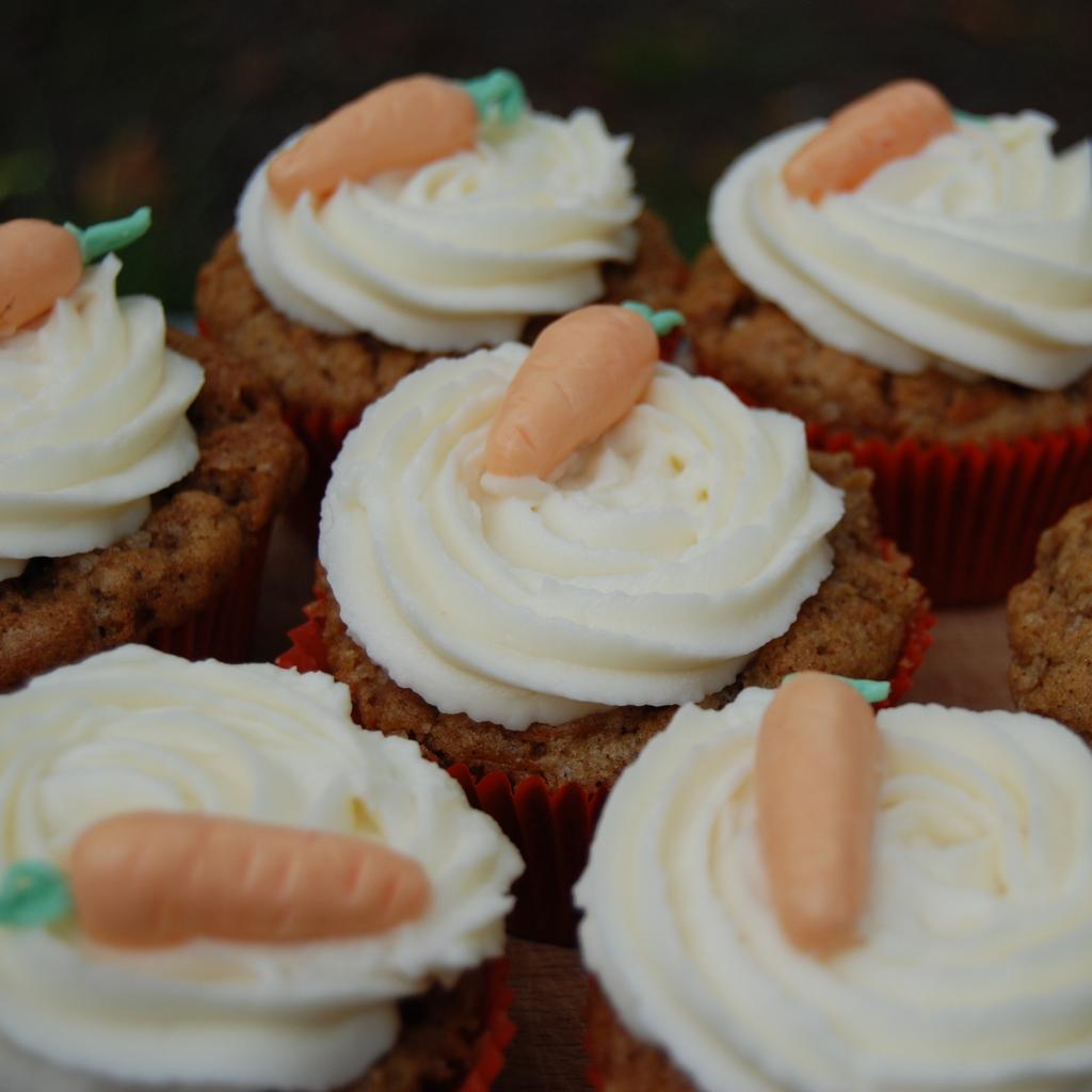 Ghetto_Burger's tweet photo. dienas saldais - burkān' kapkeiki ar mascarpones siera krēmu! :) #ghettocupcake http://t.co/J1RbC57Ic2