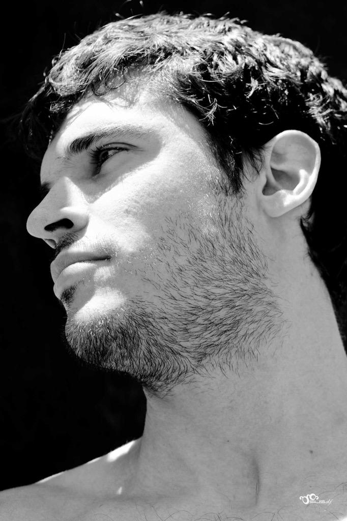 elatico_tv's tweet photo. Nuestro guapo @carlos_vazgon seguirá espiando a nuestros invitados en esta segunda temporada #1Octubre http://t.co/7PV2PjAYUA
