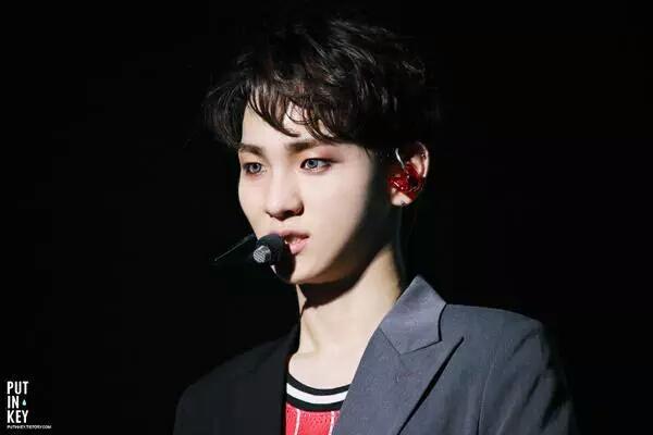 snsdshineelove's tweet photo. Key!!センイルチュッカヘヨ💕💕💕
あなたみたいな肌になりたい(((
早く会いたい~😵😵
#Happy25thKeyDay
#KEY0926 http://t.co/TliJPp1AIS
