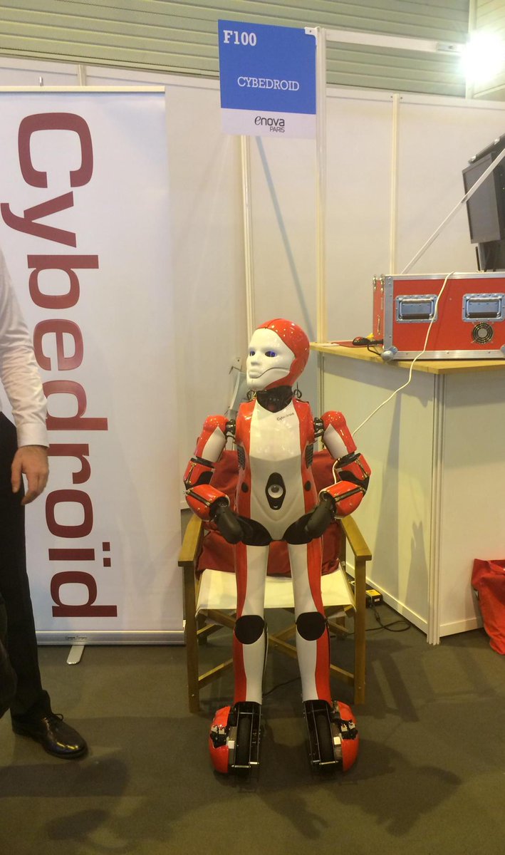 christofparis's tweet photo. Les remplaçants des hôtesses d'accueil sur les salons sont la #enova #cyberdroid http://t.co/RD1vb6DGjX